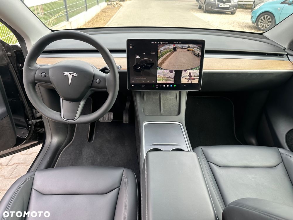 Tesla Y Performance AWD - 28