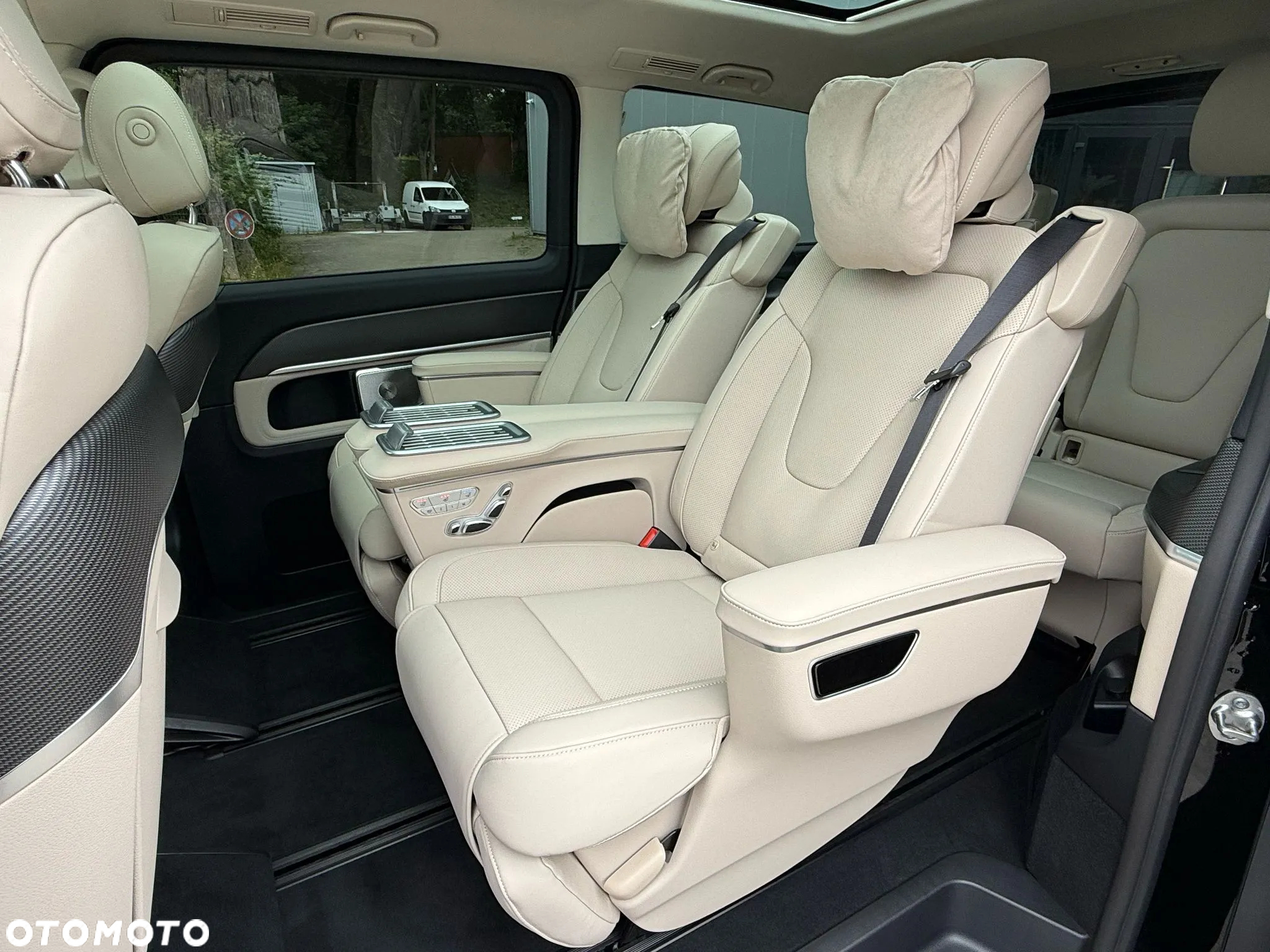 Mercedes-Benz Klasa V 300 d extralang 4Matic 9G-TRONIC Edition 2023 - 19