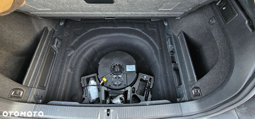 Volkswagen Passat Variant 2.0 TDI SCR 4Motion DSG Highline - 29