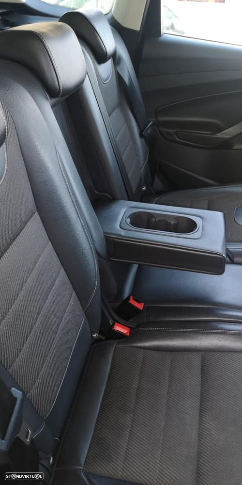 Ford Kuga 2.0 TDCi 2x4 Titanium - 6