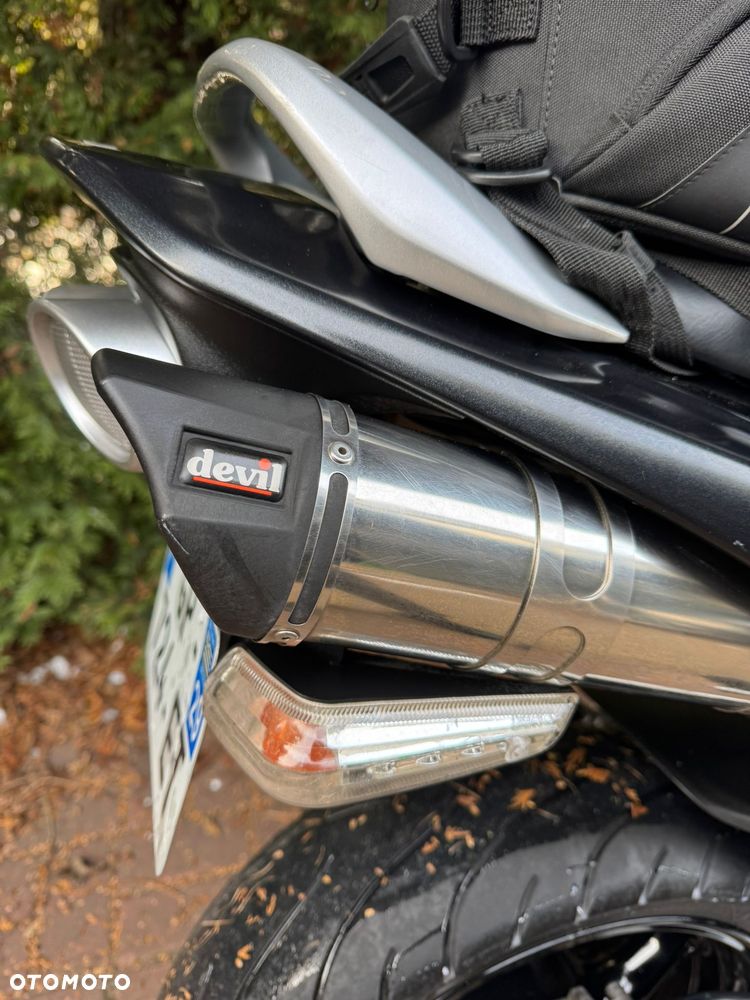 Suzuki GSR - 9