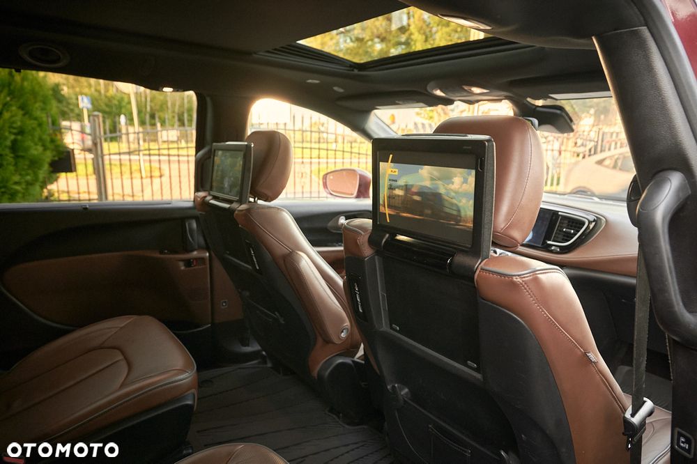 Chrysler Pacifica - 33