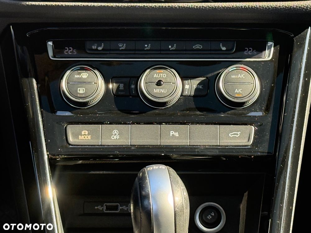 Volkswagen Touran - 12