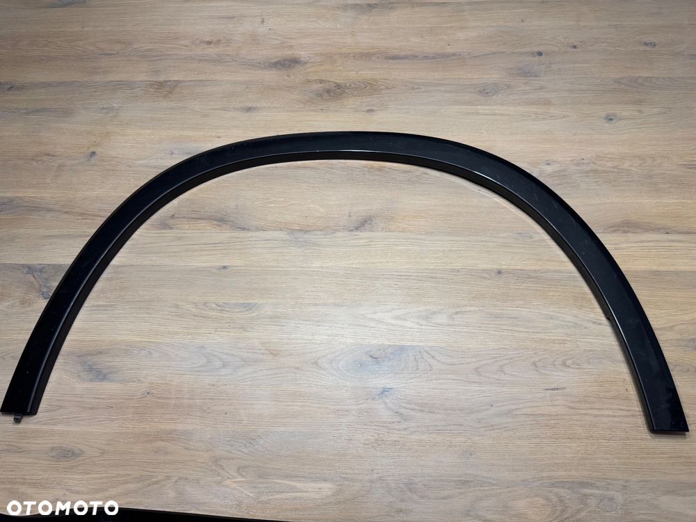 Rehau 980264 listwa błotnika przedniego prawego Mercedes AMG - 1