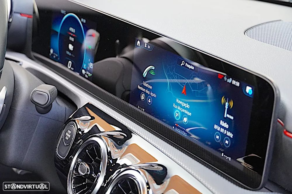 Mercedes-Benz A 250 Limousine e AMG Line - 24