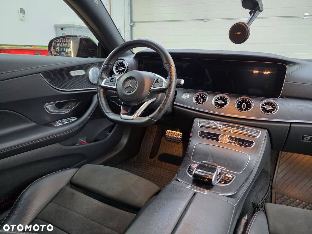 Mercedes-Benz Klasa E 220 d 4-Matic 9G-TRONIC - 24
