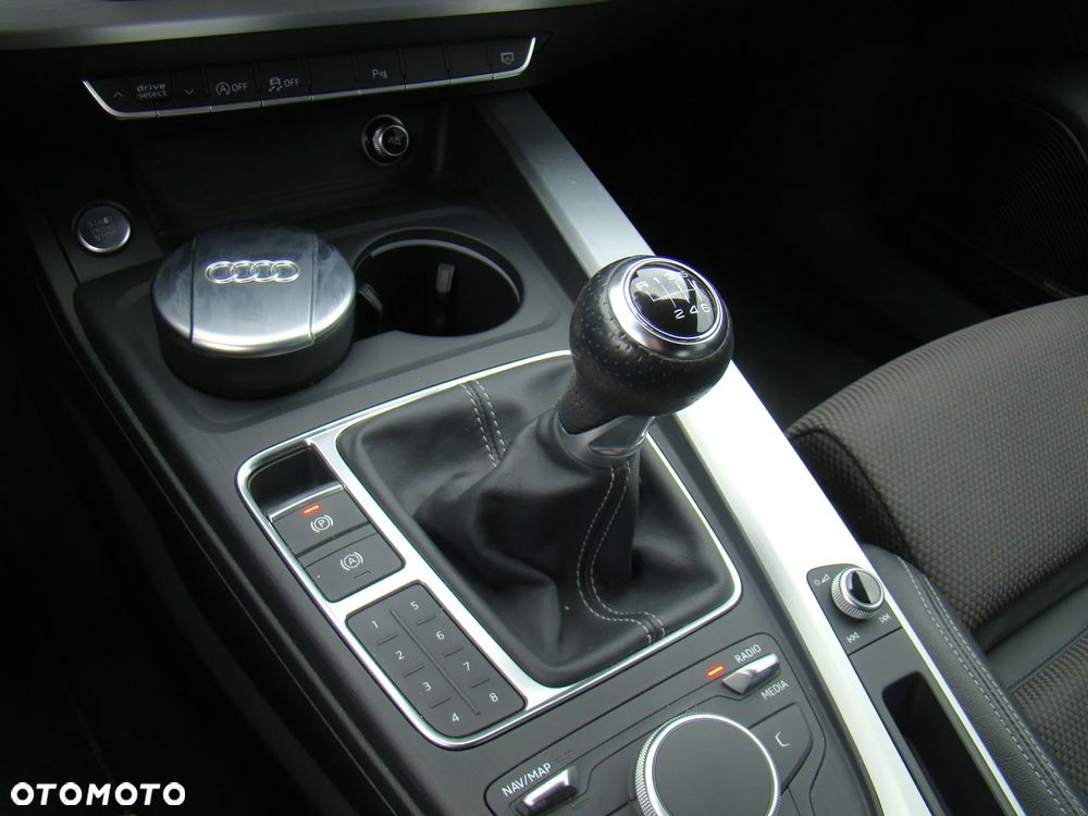 Audi A4 Limousine 40 TFSI design - 33