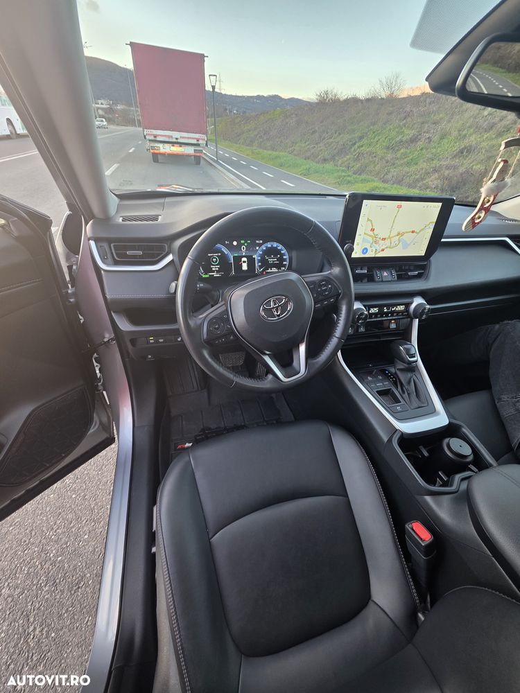 Toyota RAV4 2.5 4x4 Hybrid Team Deutschland - 11