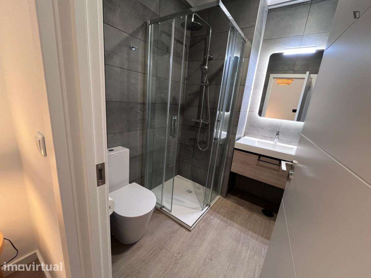 Quarto - localizado em São Sebastião Lisbon - Grande imagem: 2/14