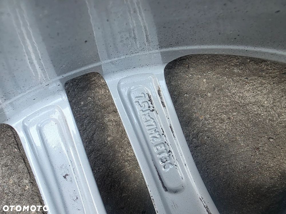 FELGA FELGI VW SKODA SEAT AUDI A1 8X 5X100 7.5J R17 ET36 8X06010256K 6/26 - 9