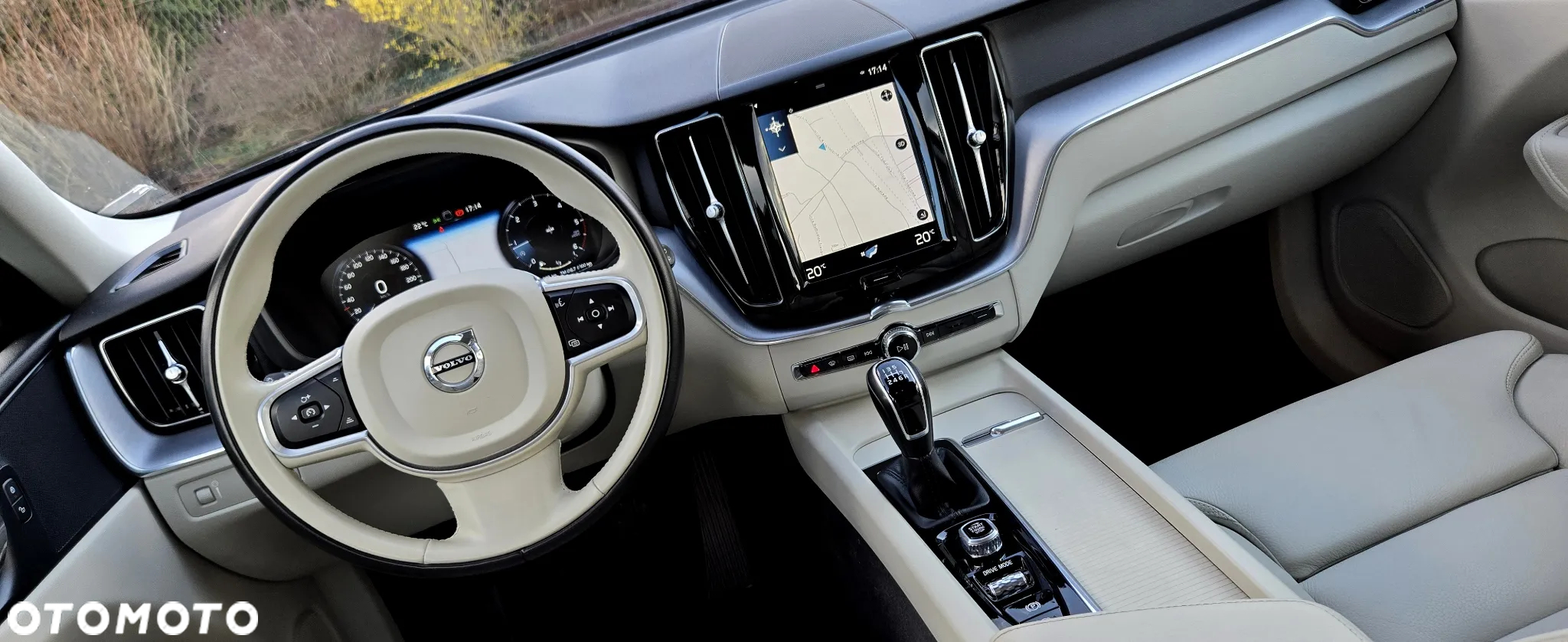 Volvo XC 60 D4 Momentum Pro - 32