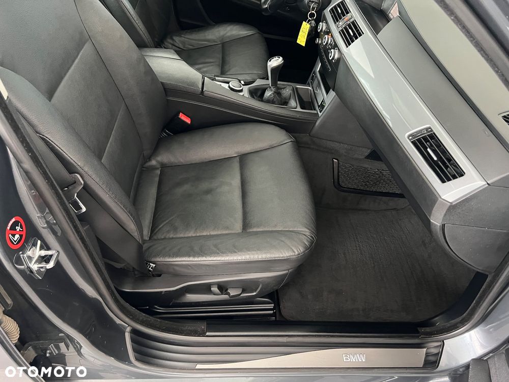 BMW Seria 5 520d - 26