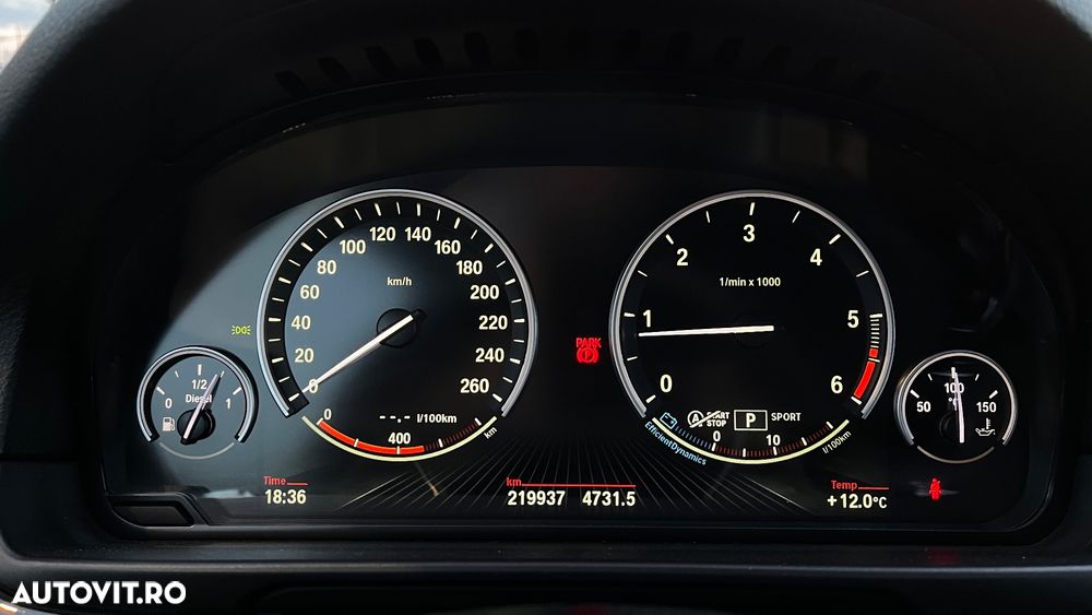 BMW Seria 5 525d xDrive AT - 24