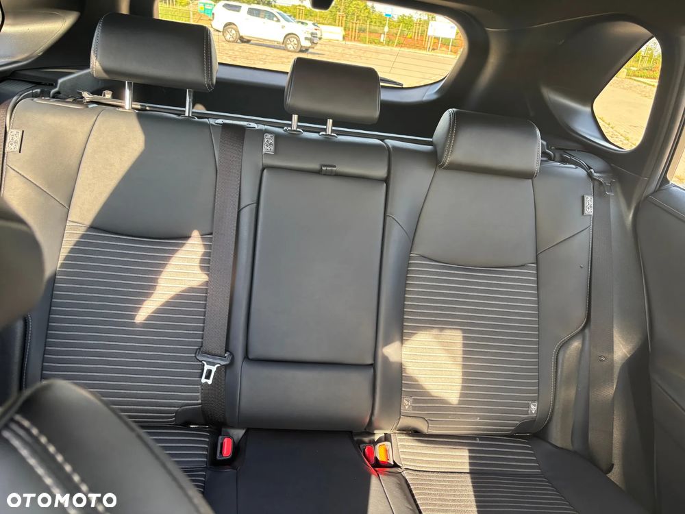 Toyota RAV4 2.5 Hybrid Black Edition by JBL 4x4 - 27