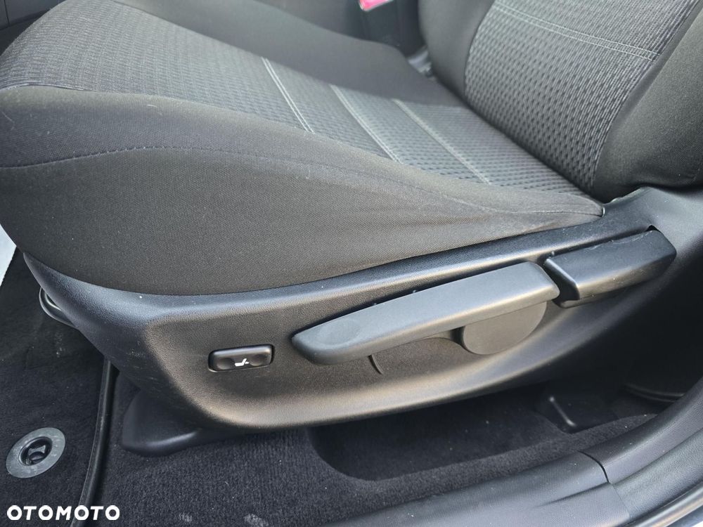 Toyota Avensis 2.0 D-4D Sol - 13