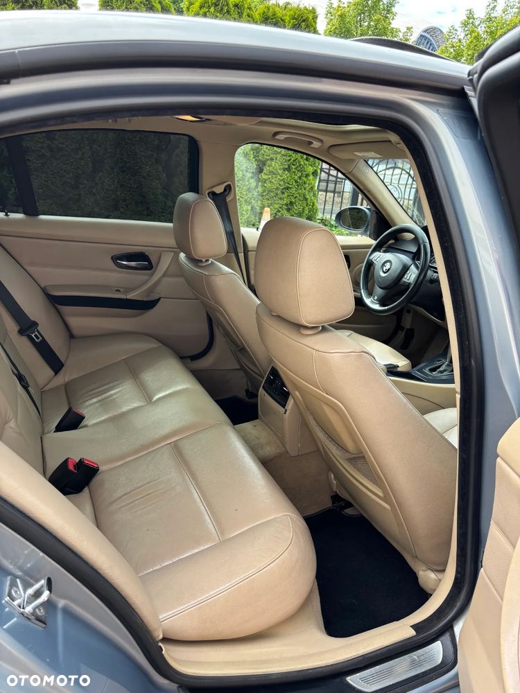 BMW Seria 3 330i - 18