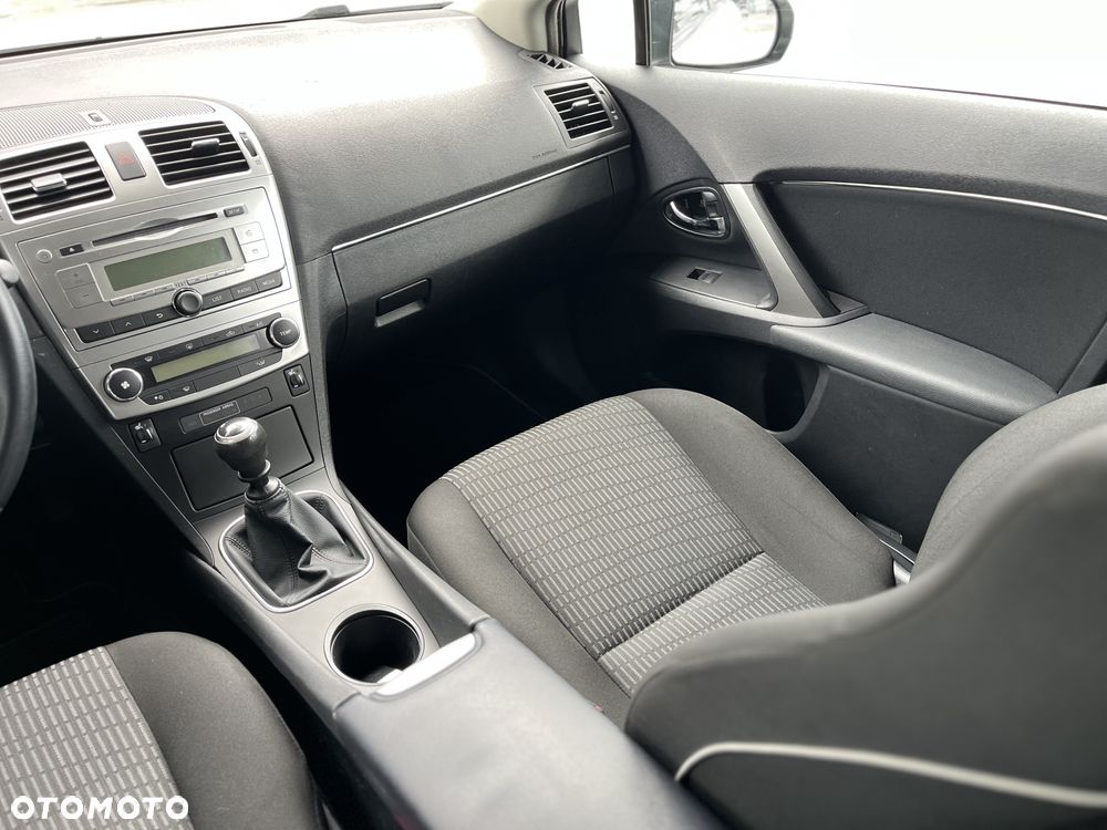 Toyota Avensis 1.6 Comfort - 23