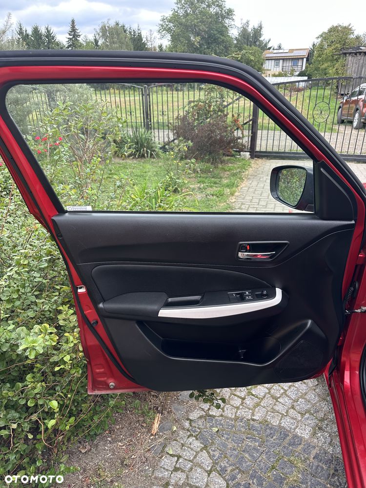 Suzuki Swift 1.2 Dualjet SHVS Premium Plus CVT - 11