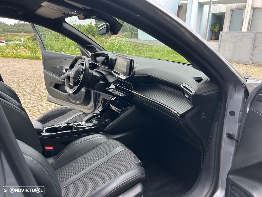 Peugeot e-208 GT - 19