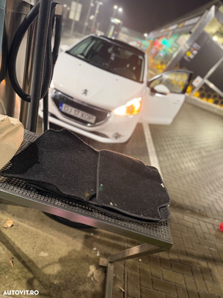 Peugeot 208 82 PureTech Style - 17