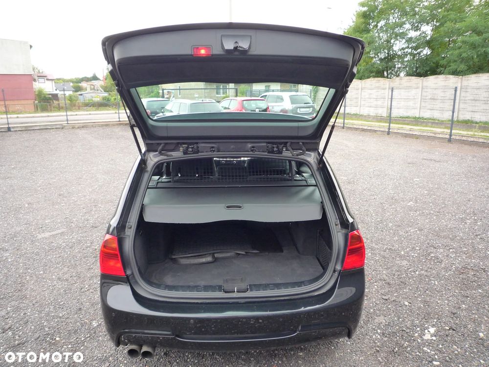 BMW Seria 3 325i xDrive - 37