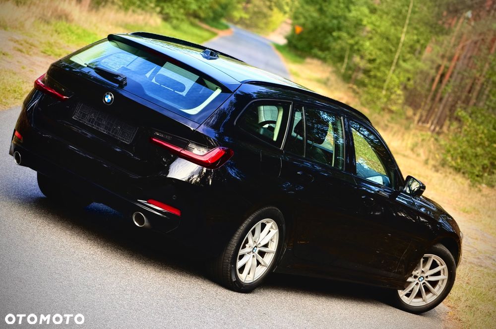 BMW Seria 3 318d MHEV - 12
