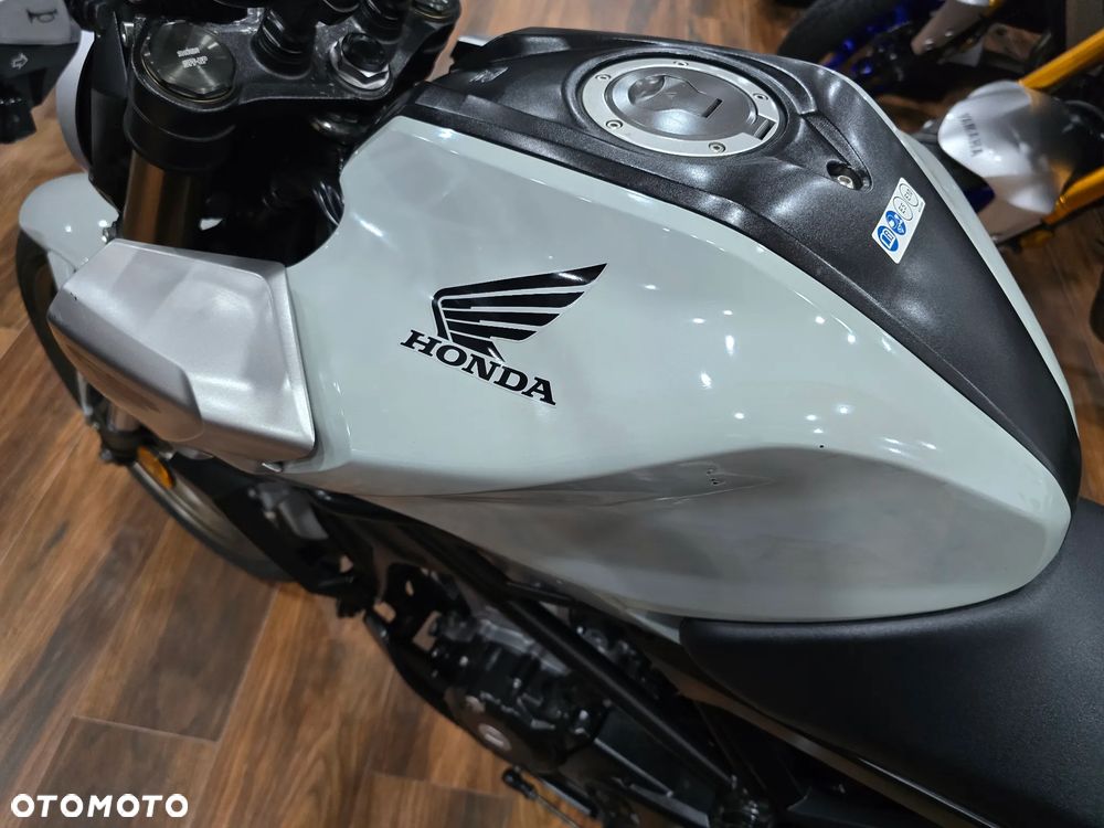 Honda CB - 16
