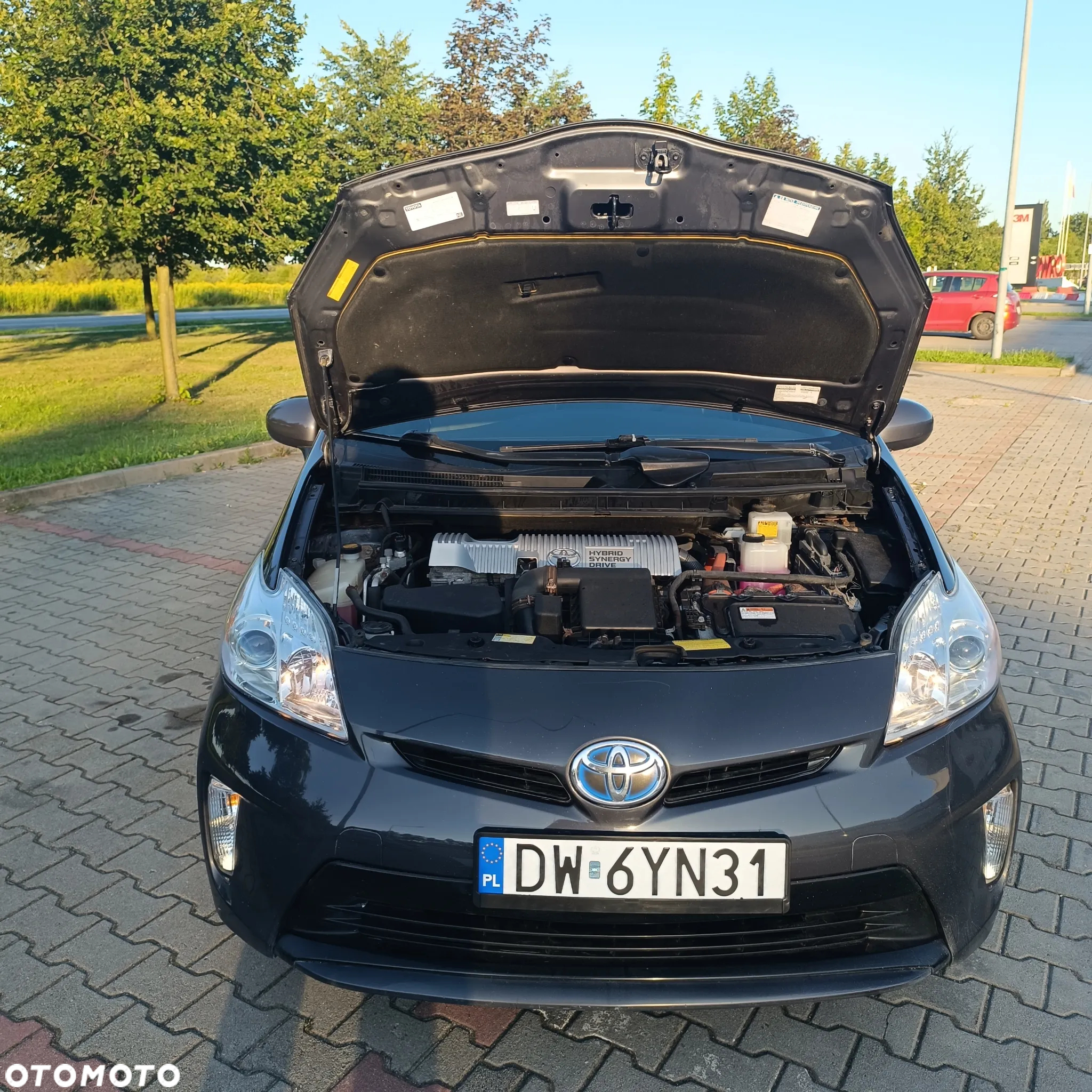 Toyota Prius (Hybrid) Life - 18