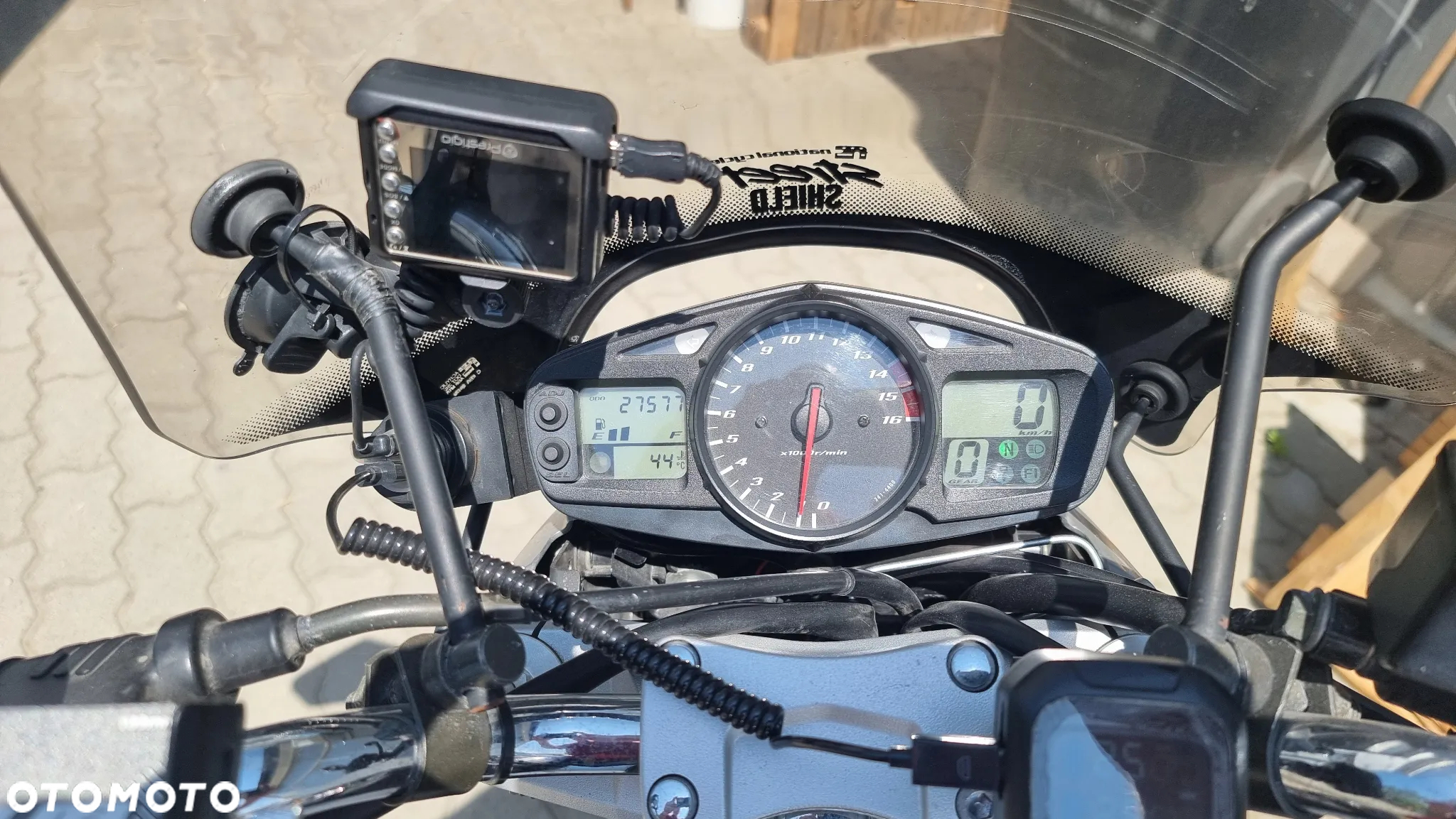 Suzuki GSR - 5