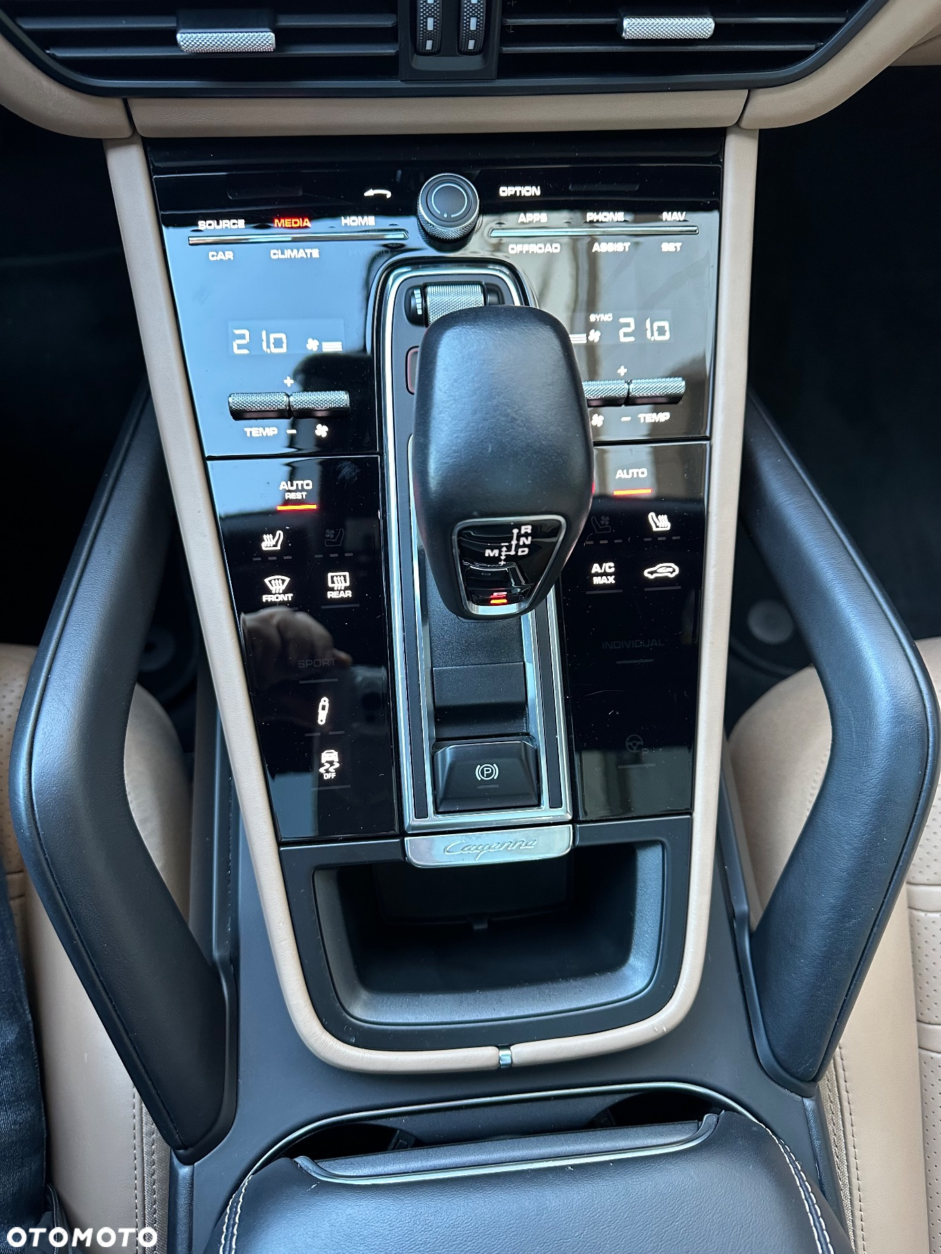 Porsche Cayenne Coupe Platinum Edition - 28
