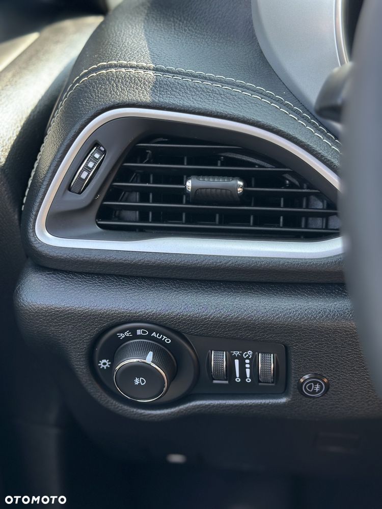 Chrysler Pacifica - 25