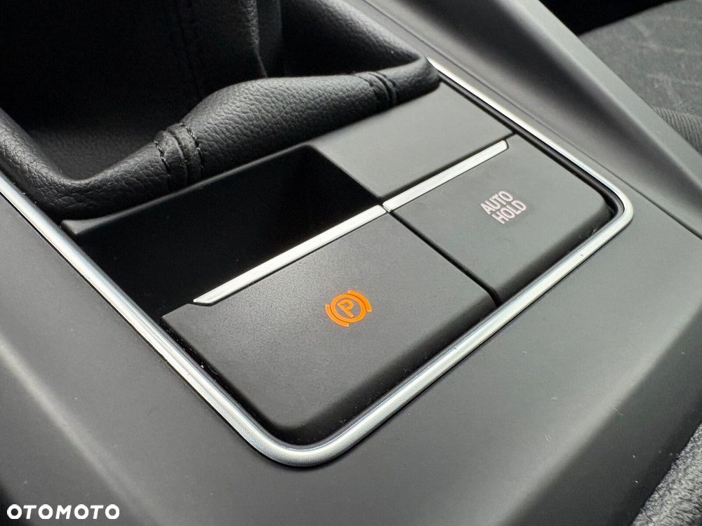 Volkswagen Golf VIII 1.5 TSI EVO Life - 24