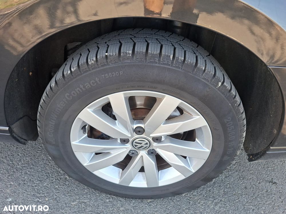 Volkswagen Passat 1.6 TDI SCR DSG Trendline - 29