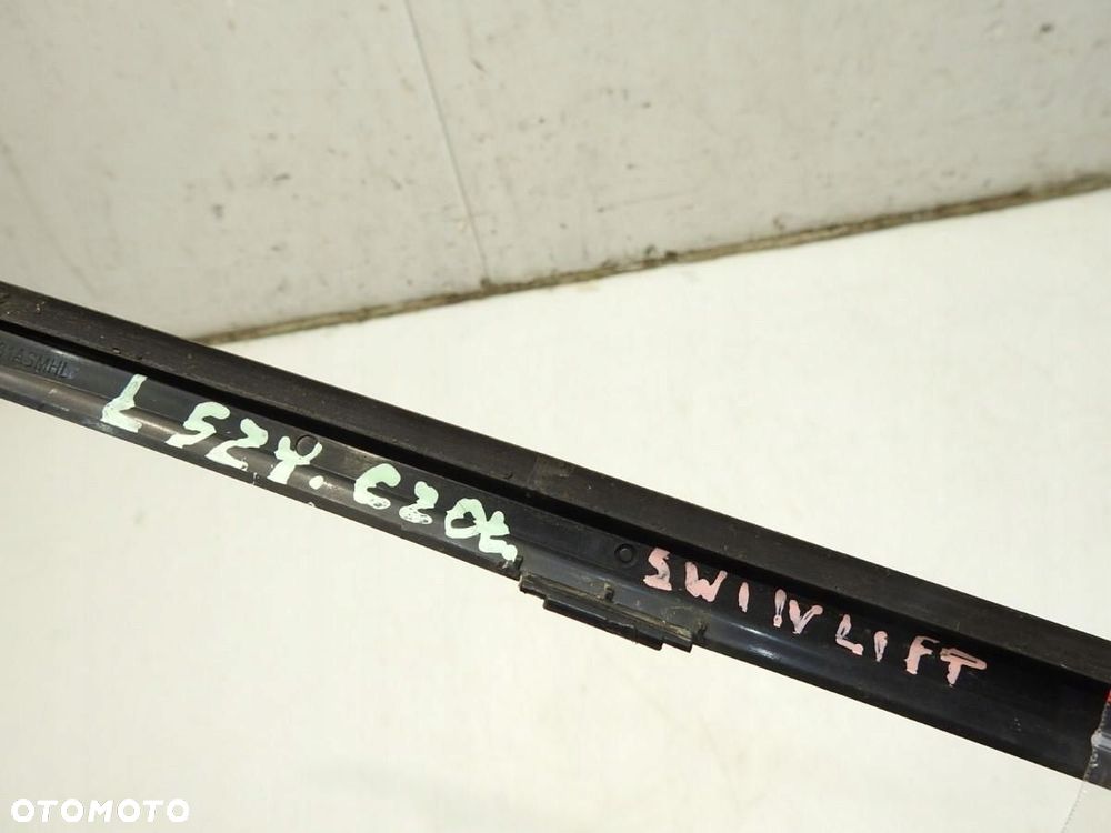 LISTWA SZYBY CZOŁOWEJ LEWA SUZUKI SWIFT IV LIFT - 2