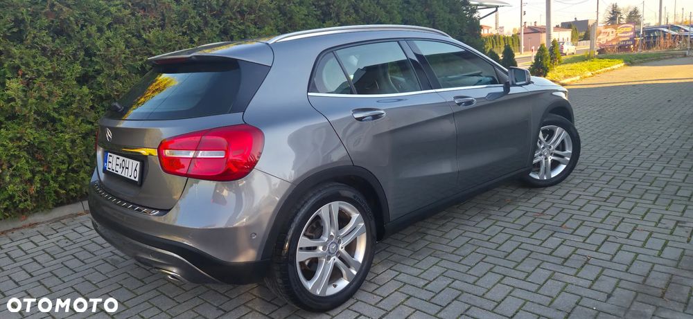 Mercedes-Benz GLA 250 7G-DCT StreetStyle - 11