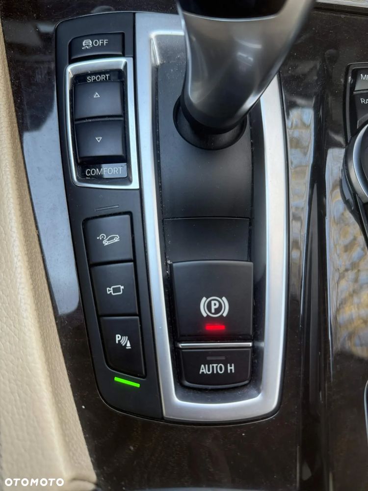 BMW Seria 5 520d xDrive - 17