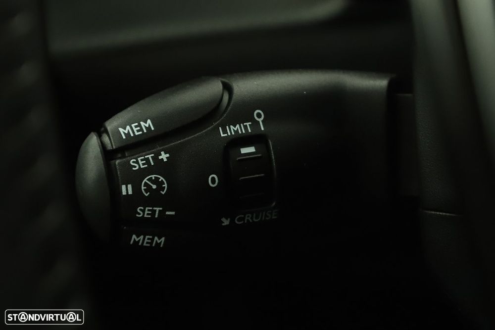 Peugeot 2008 1.2 PureTech Allure - 19