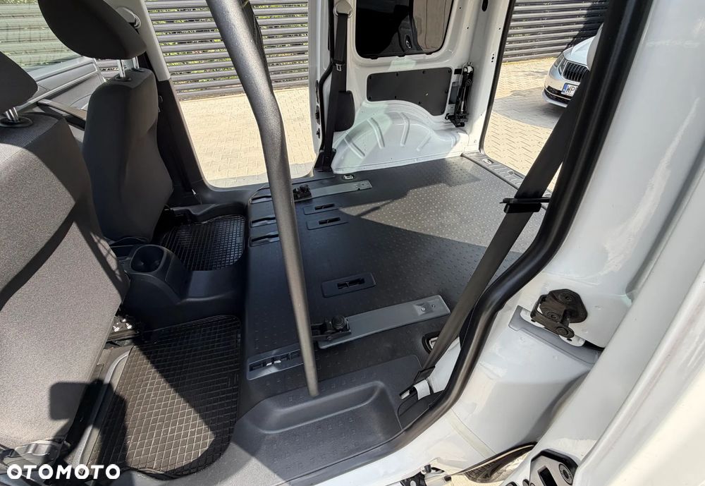 Volkswagen CADDY VAN MINIBUS 5cio Osobowy z Homologacją cięż. N1. Ładowność 707kg +5os. Mocny 2.0TDI Euro6, Bogate wyposażenie Reflektory Bi-KSENONOWE + Światła LED, Kierownica skórzana wielofunkcyjna, Tempamat, Ogranicznik, St. Radia oraz pełen komputer z kier. Czujniki cofania, Bezwypadkowy pełen serwis ASO VW - 11