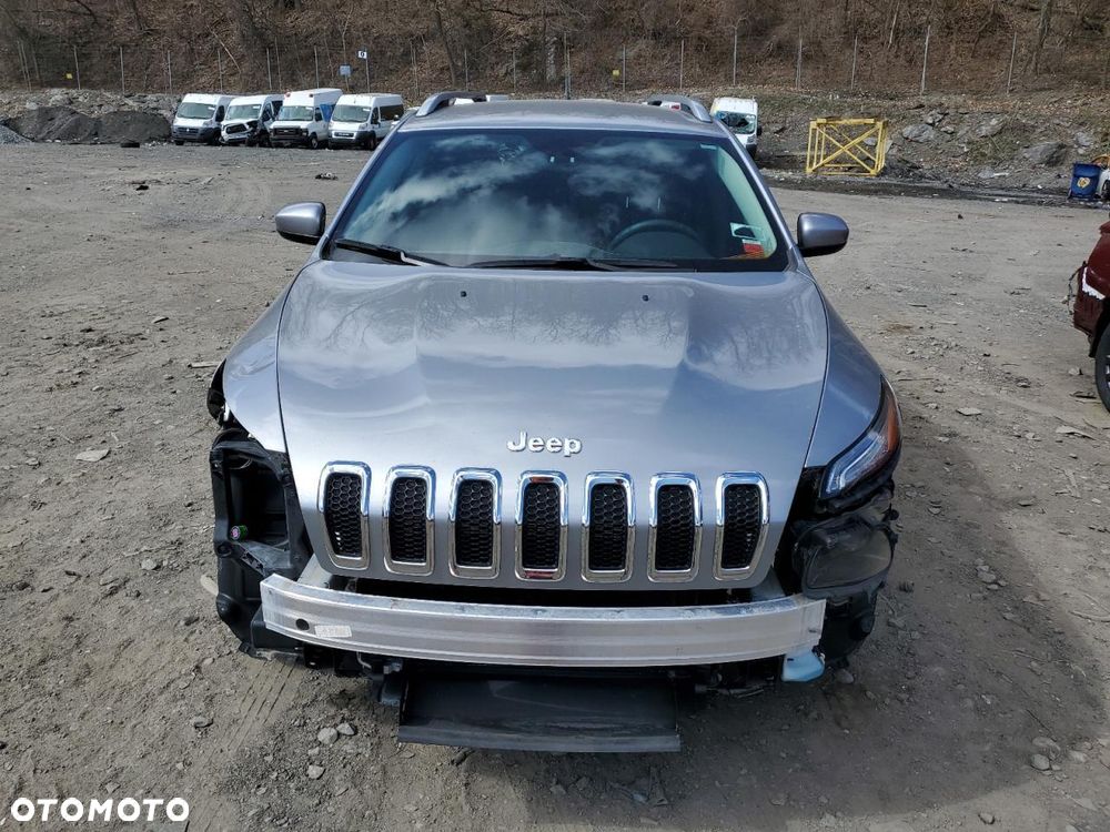 Jeep Cherokee - 28