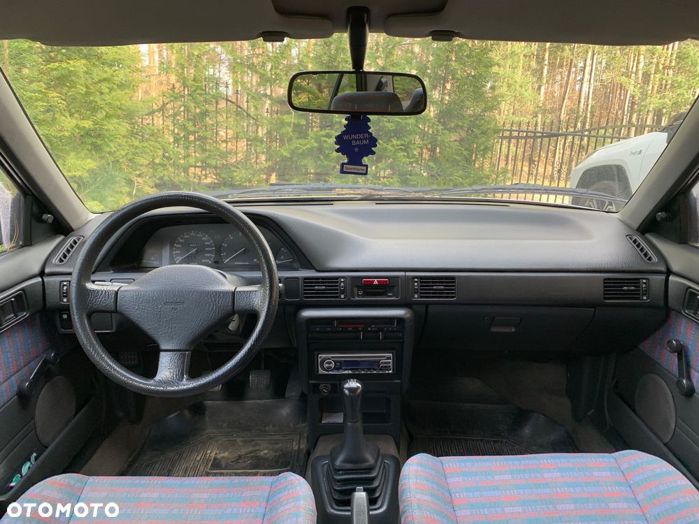 Mazda 323 1.6 GLX - 18