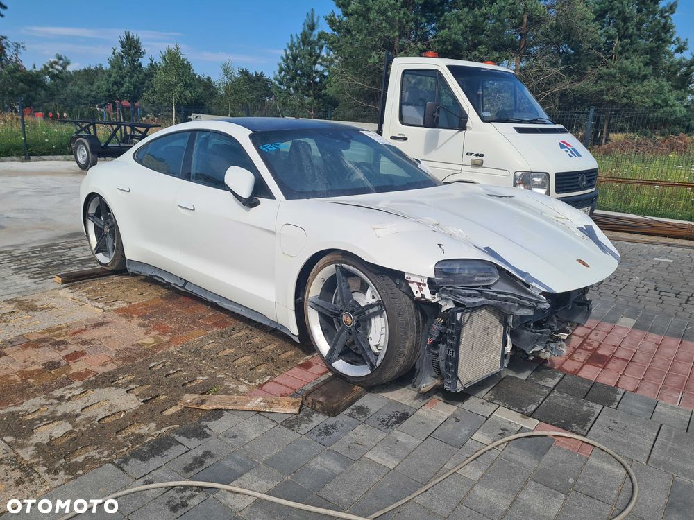 Porsche Taycan - 1