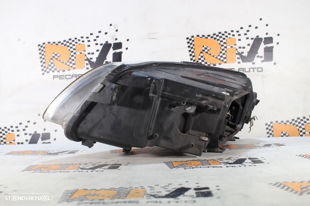 Ótica / Farol Direito Audi A6 (4F2, C6)  Ótica Penduda / Passageiro Au - 6