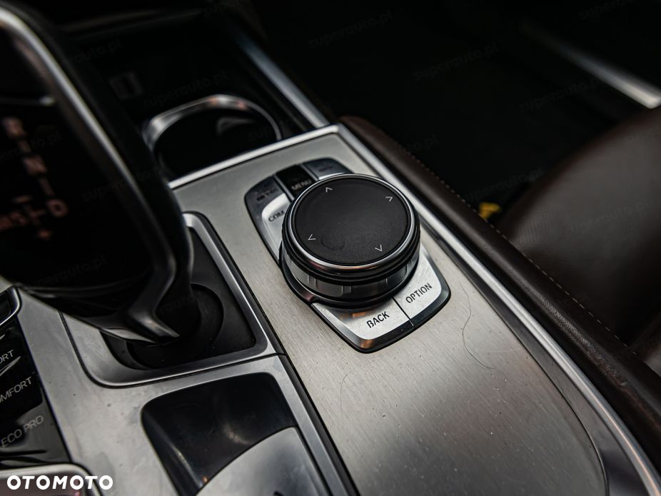 BMW Seria 7 740d xDrive - 27
