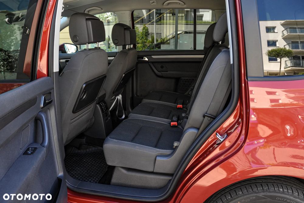 Volkswagen Touran - 8
