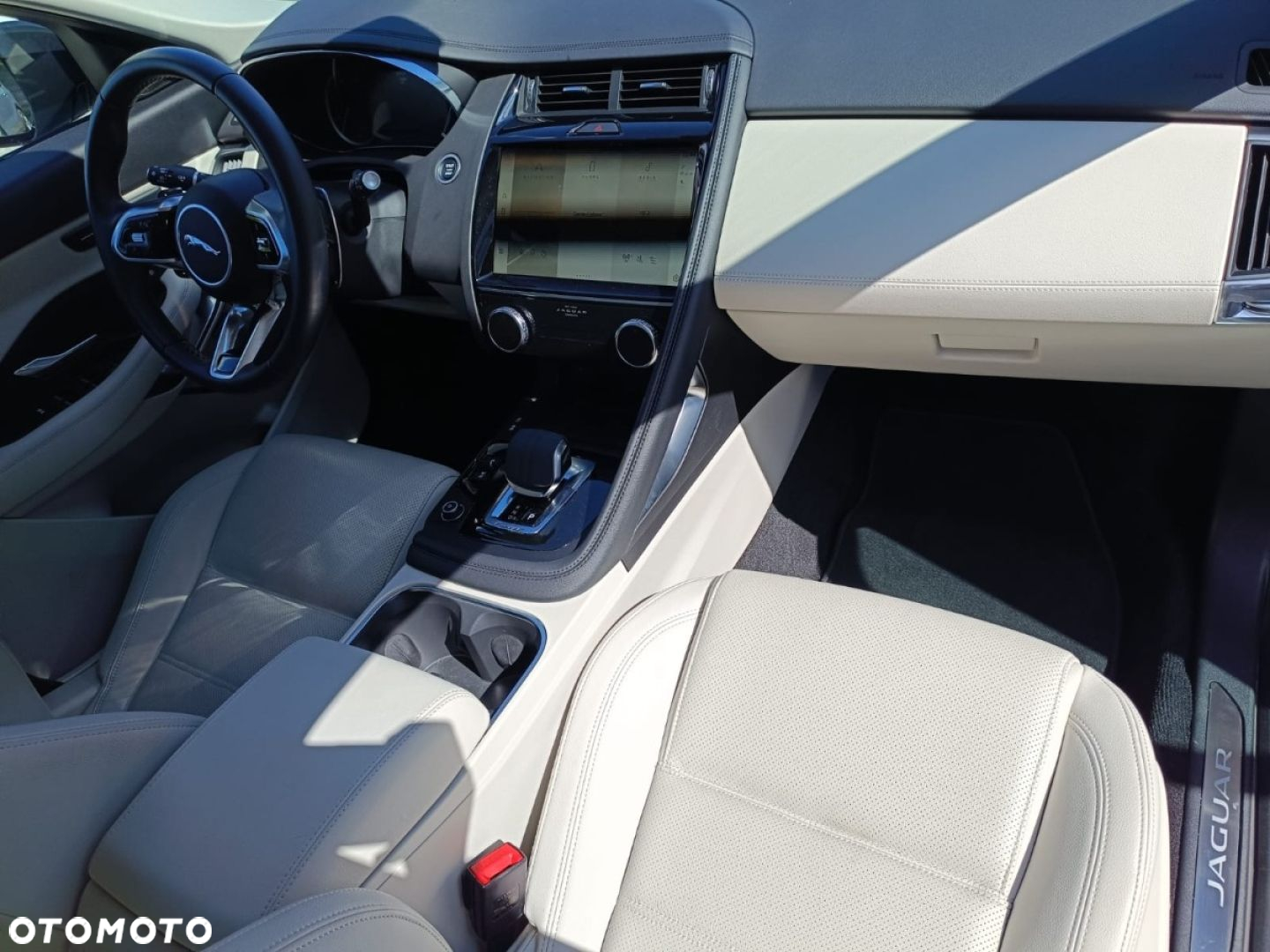 Jaguar E-Pace - 30