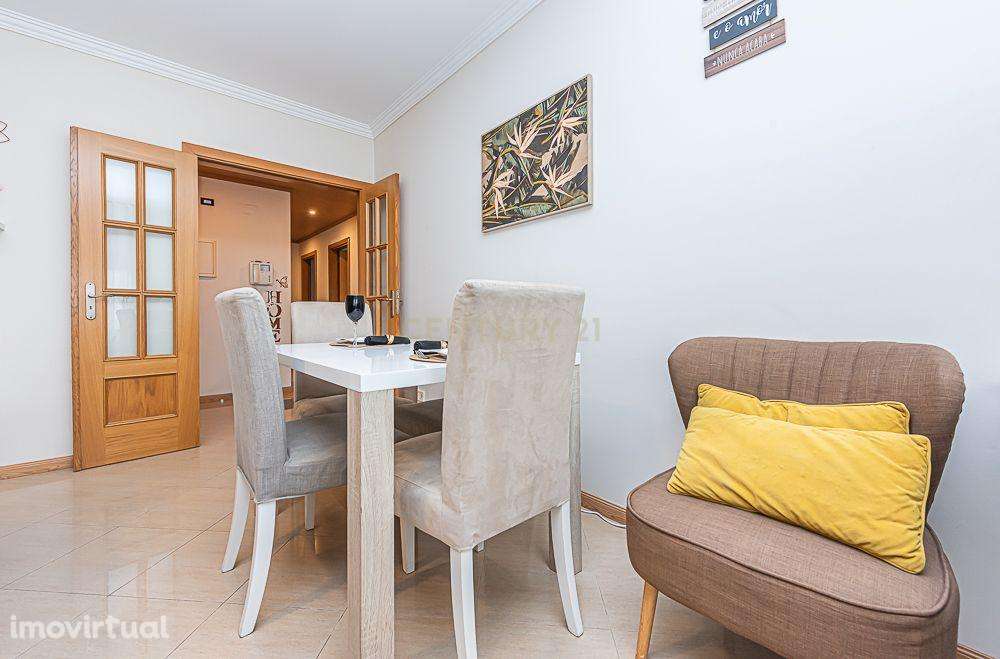 O equilíbrio perfeito entre espaço, conforto e vista rio - Grande imagem: 4/31