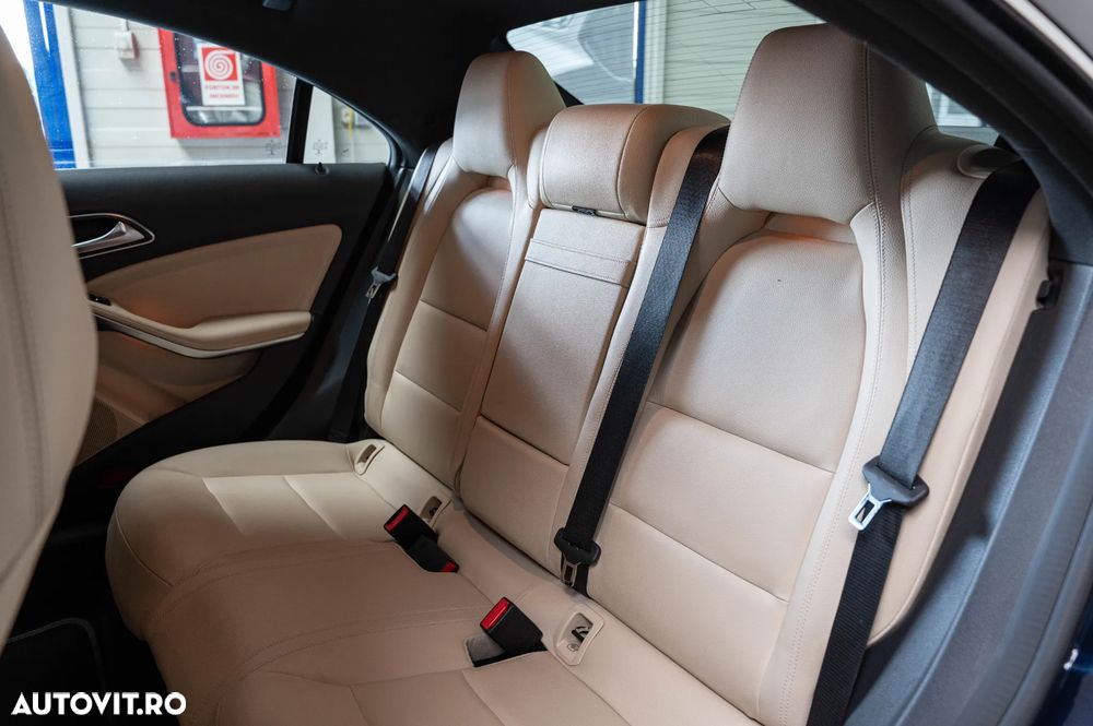 Mercedes-Benz CLA 220 d 4Matic 7G-DCT - 8