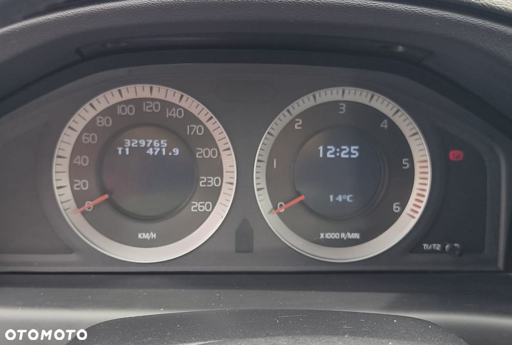 Volvo V70 D3 Momentum - 14