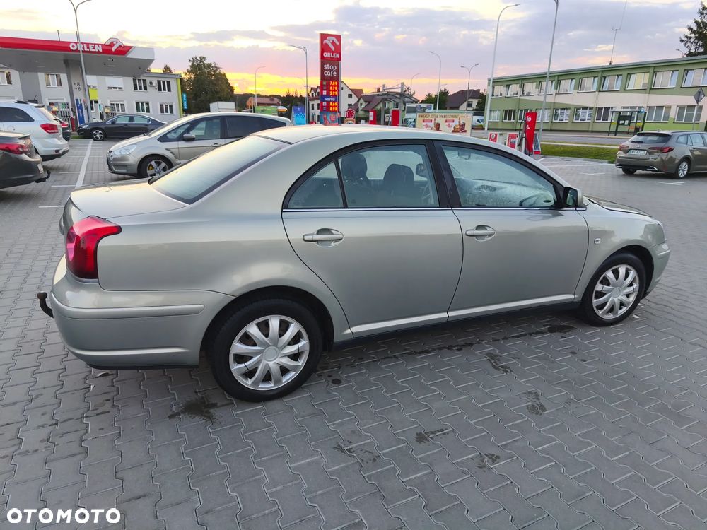 Toyota Avensis 1.6 VVT-i Luna - 4