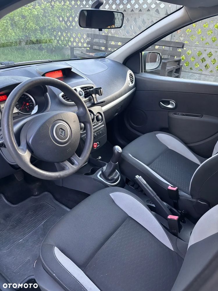 Renault Clio 1.2 16V Alize - 8